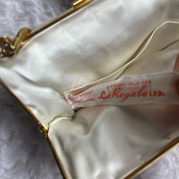 La Regale Handmade Beaded off white Handbag Clutch gold tone frame and strap. - Picture 7 of 12